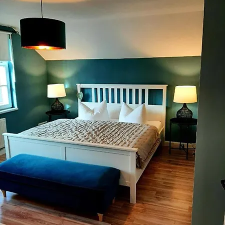 Glashuettchen Mit 2 Schlafzimmern, Sauna Und Schoenem Garten