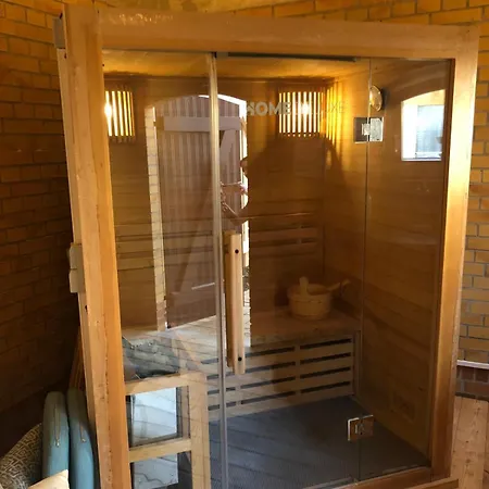 Glashuettchen Mit 2 Schlafzimmern, Sauna Und Schoenem Garten Annahutte